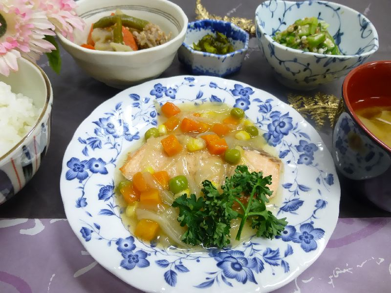 蒸鮭の野菜ソースかけ！！….. (^_−)−☆
