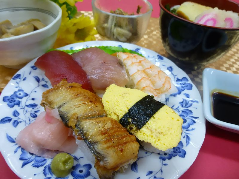 刺身週間Ⅴにぎり寿司（マグロ・ぶり・うなぎ・えび・玉子）・・・(^_−)−☆